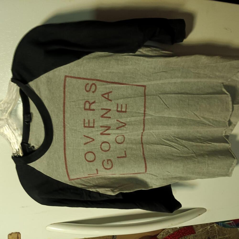 Zutter 'Lovers Gonna Love' Raglan Sleeve Graphic Tee - Large